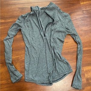 Light weight quarter zip